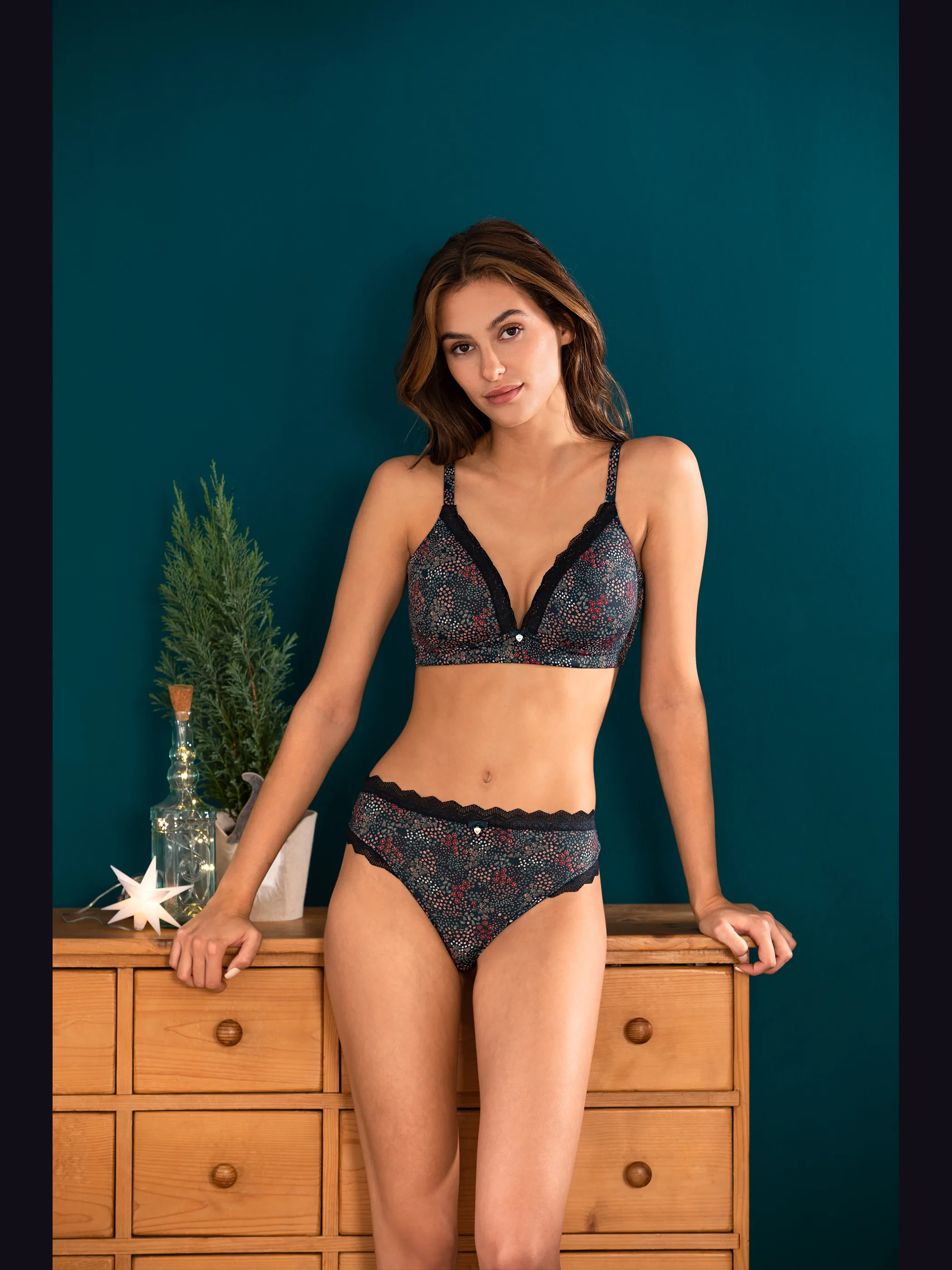Sure Da. Stringtanga bedruckt Blume Blau 867616 NAVY 4 Sure Da. Stringtanga bedruckt Blume Blau 867616 NAVY 4