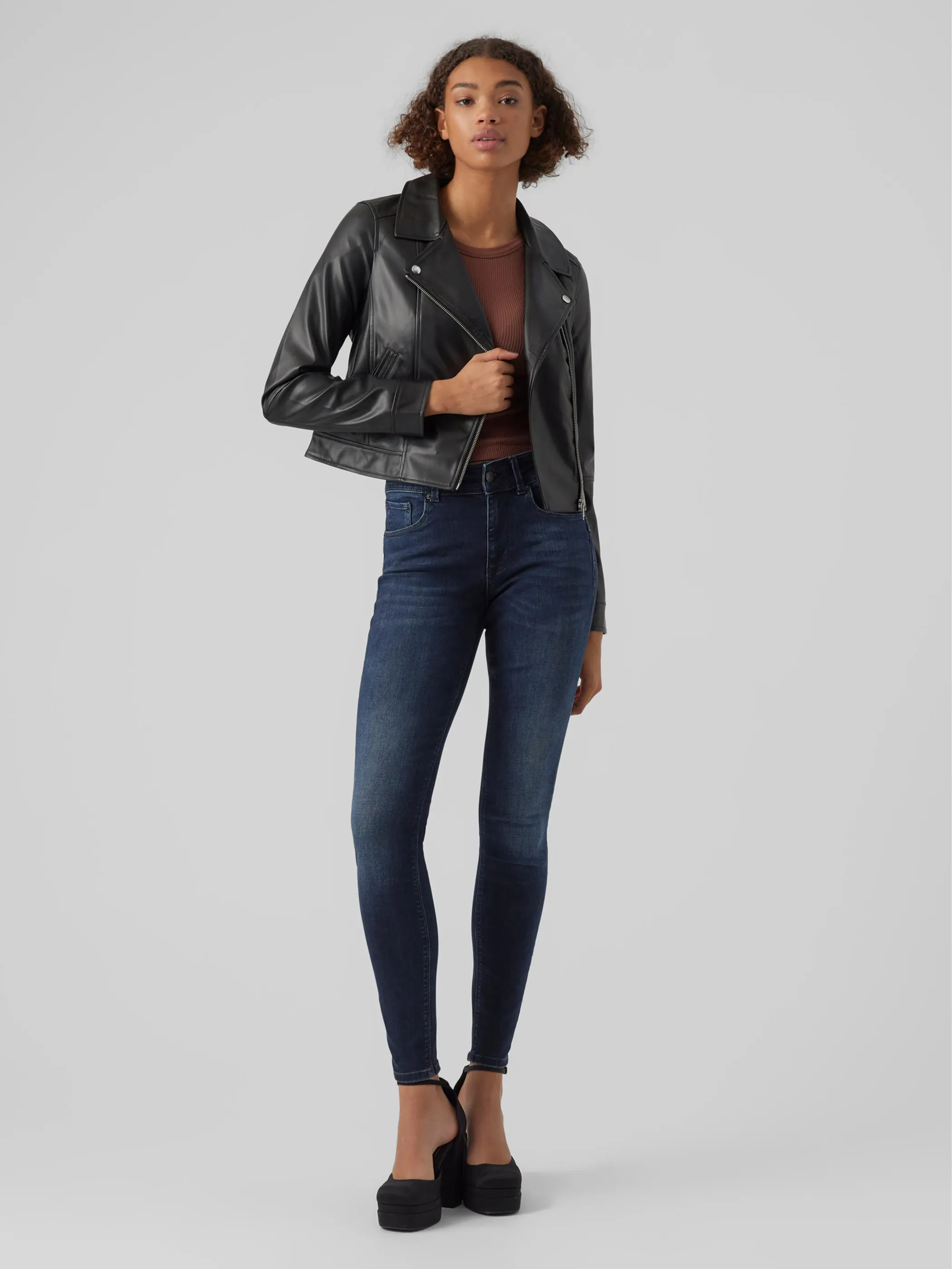 Vero Moda 10278269 VMBELLA ANNABEL SHORT Schwarz 873827 177868 2 Vero Moda 10278269 VMBELLA ANNABEL SHORT Schwarz 873827 177868 2
