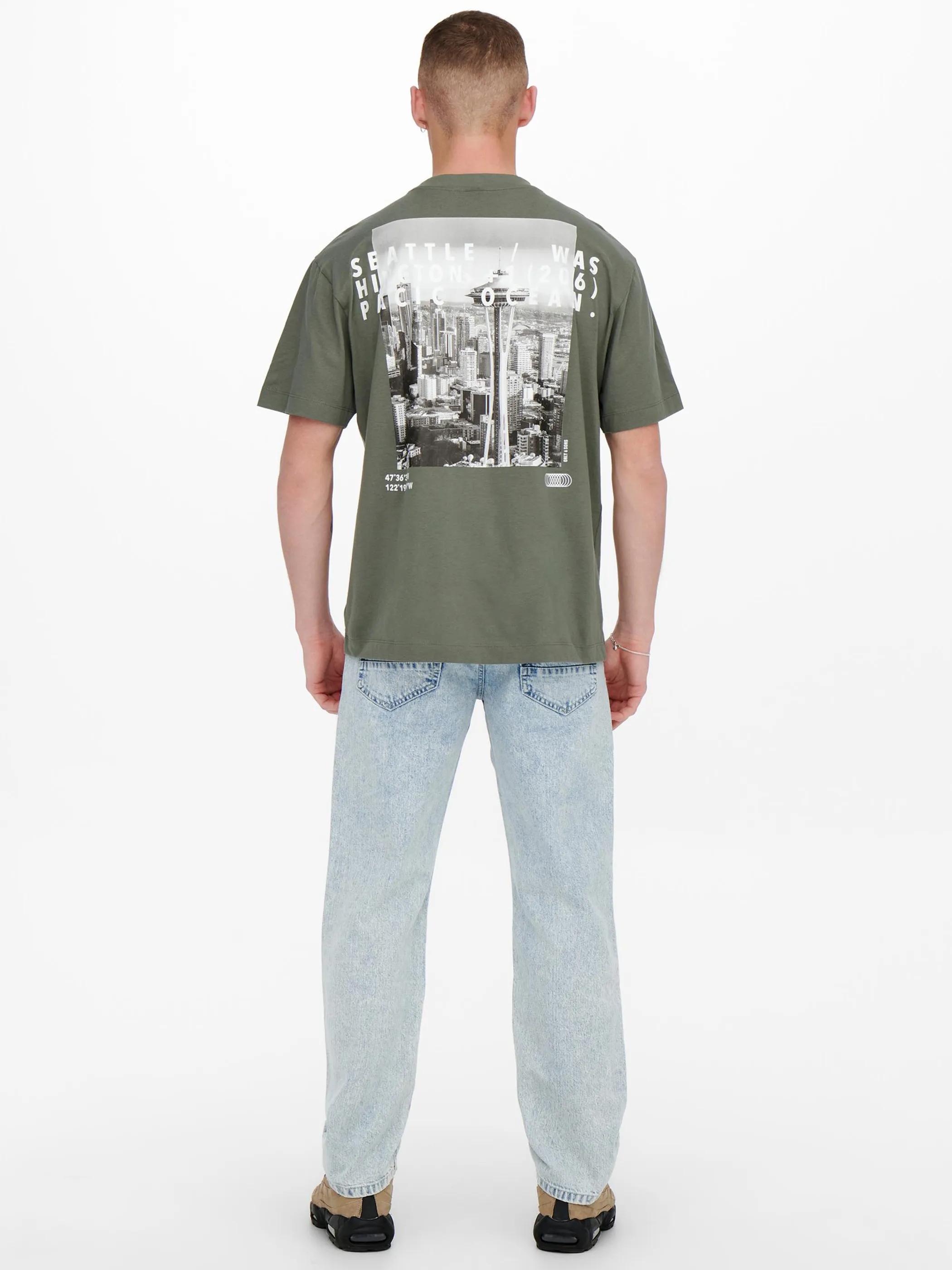 Only & Sons 22022669 ONSGUS RLX PHOTOPRINT Grau 863535 262142 2 Only & Sons 22022669 ONSGUS RLX PHOTOPRINT Grau 863535 262142 2