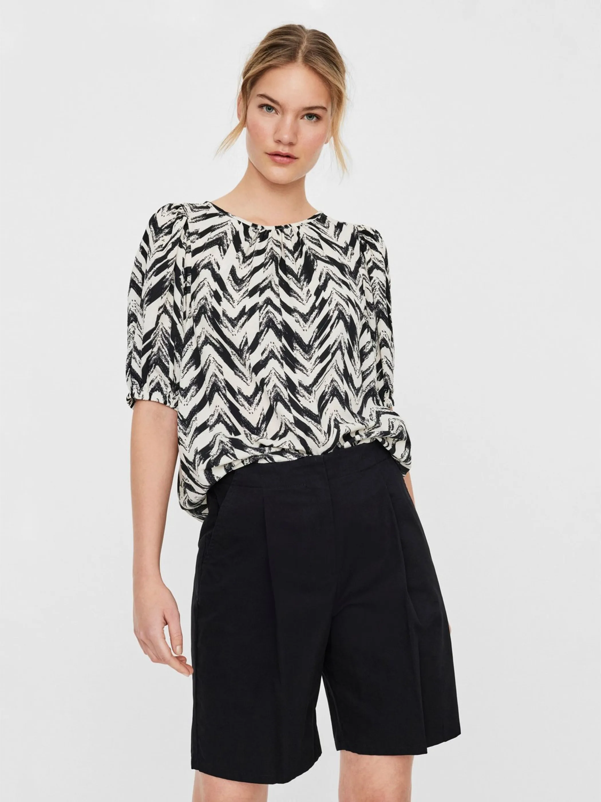 Vero Moda 10247935 VMKATHRINE 24 TOP WVN Schwarz 852560 177868001 3 Vero Moda 10247935 VMKATHRINE 24 TOP WVN Schwarz 852560 177868001 3