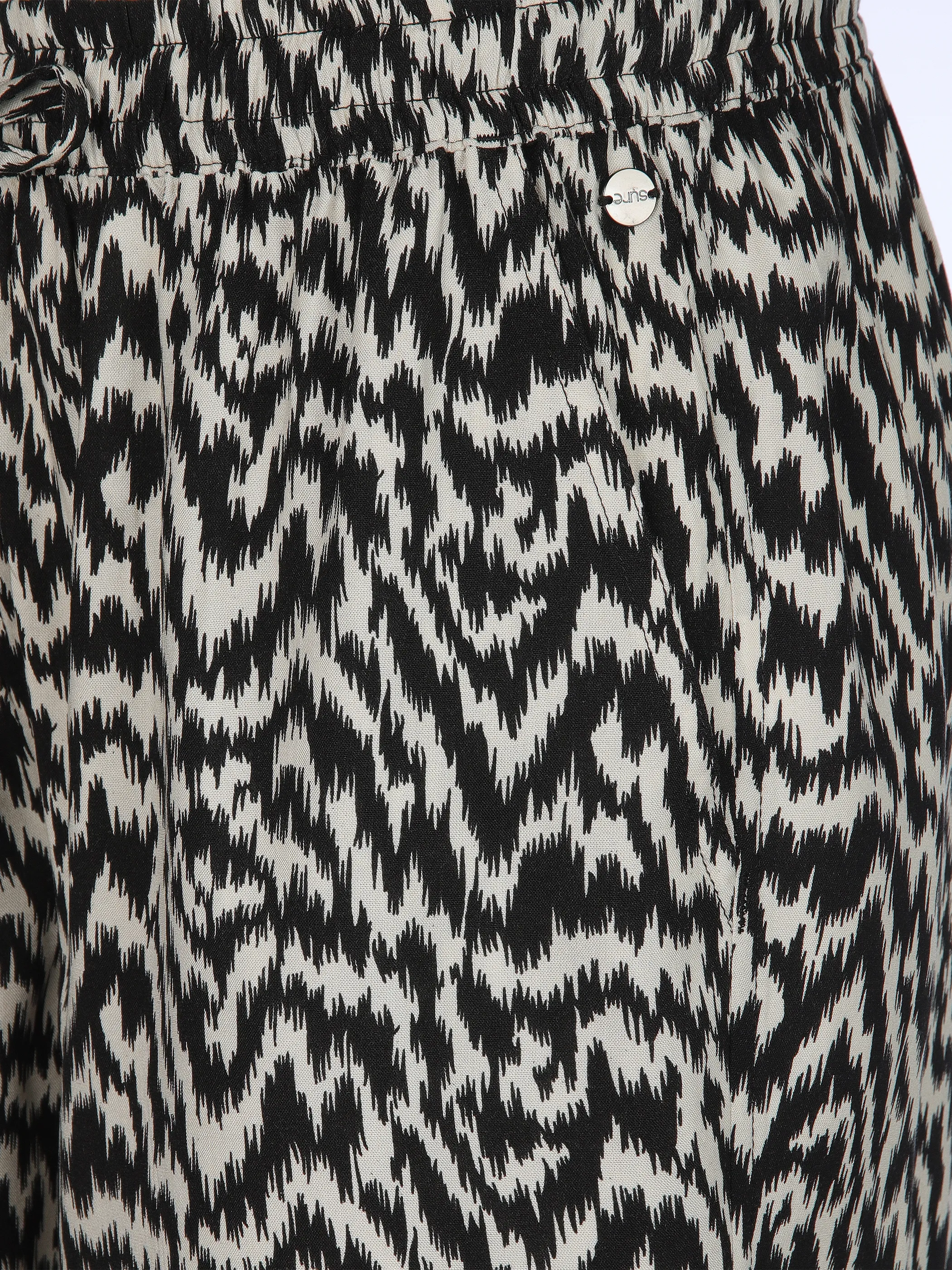 Sure Da-Shorts loose fit Schwarz 908244 ZEBRA 3