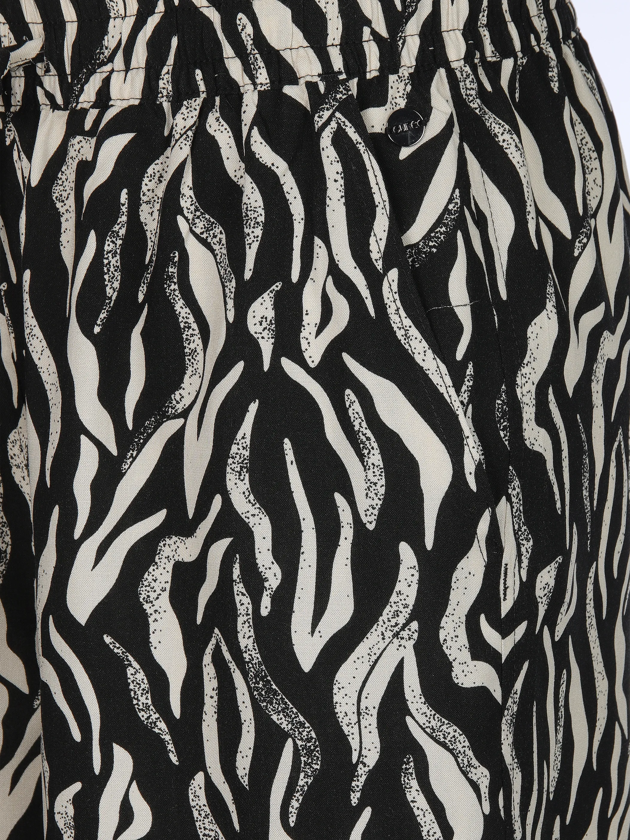 Sure Da-Shorts loose fit Beige 908244 ZEBRA OAK 3