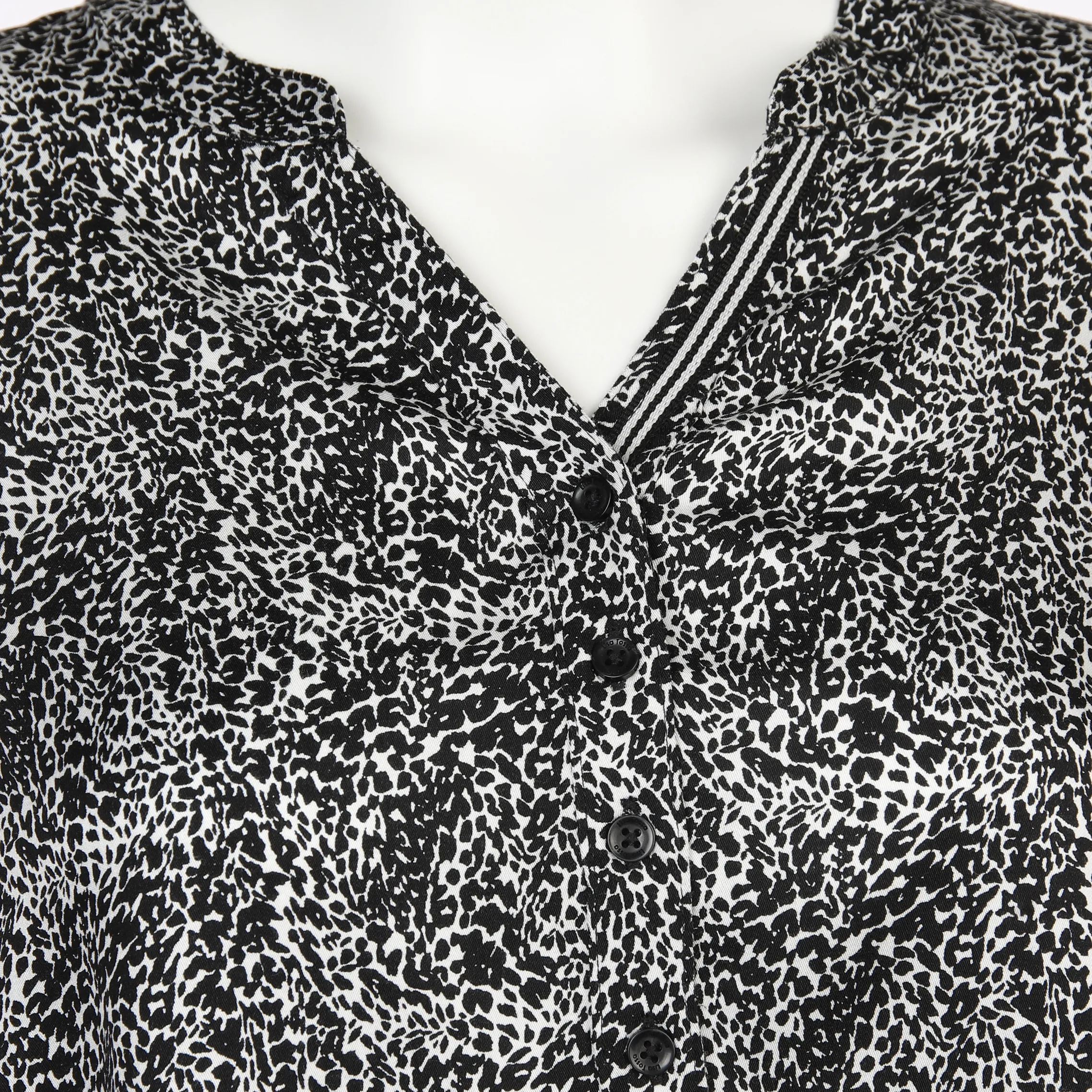 Lisa Tossa Da-Viskose-Bluse 1/1 Arm Schwarz 880525 BLACK/OFFW 3 Lisa Tossa Da-Viskose-Bluse 1/1 Arm Schwarz 880525 BLACK/OFFW 3
