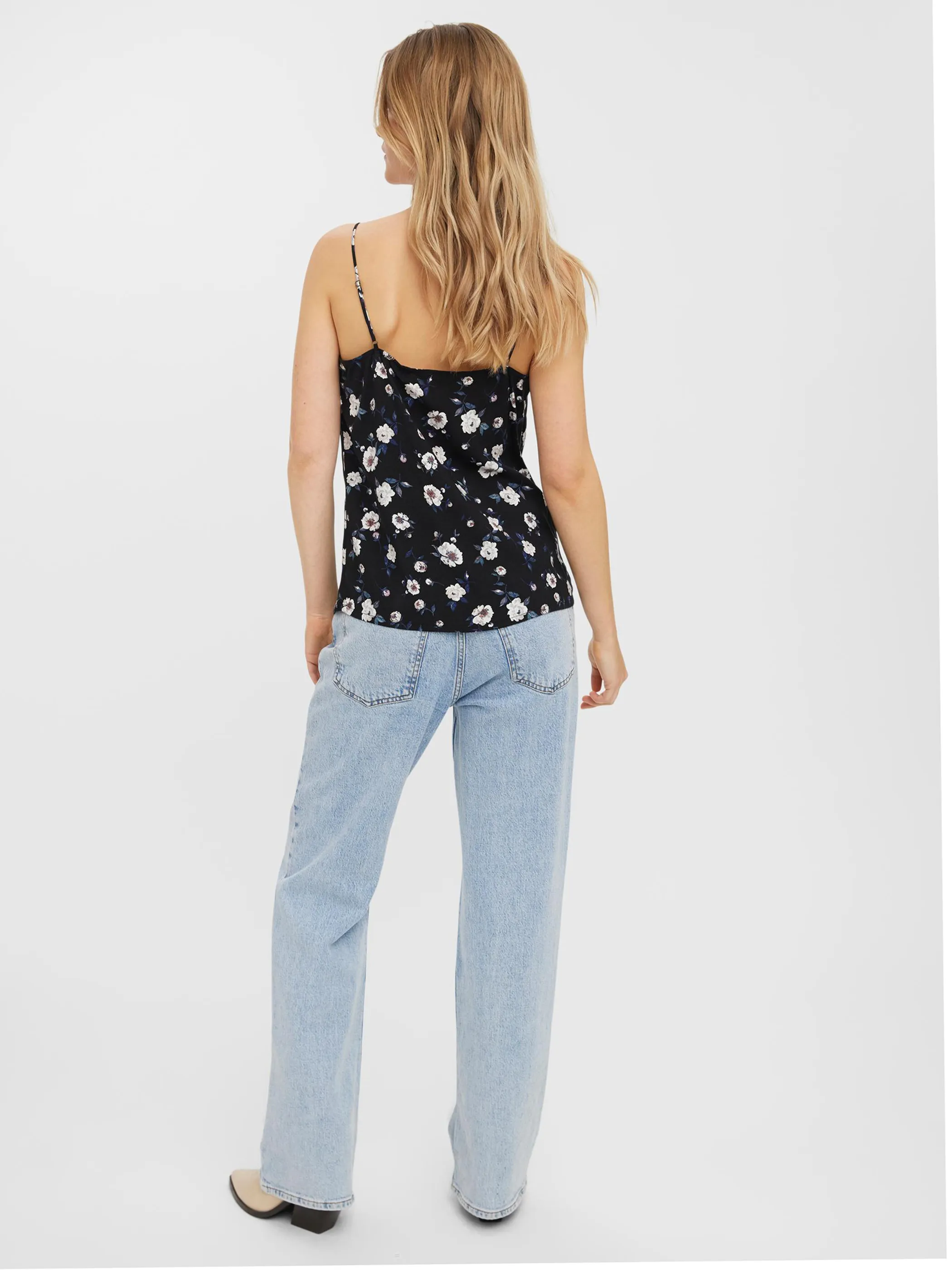 Vero Moda 10245152 VMSIMPLY EASY SINGLET Schwarz 850320 177868033 2 Vero Moda 10245152 VMSIMPLY EASY SINGLET Schwarz 850320 177868033 2