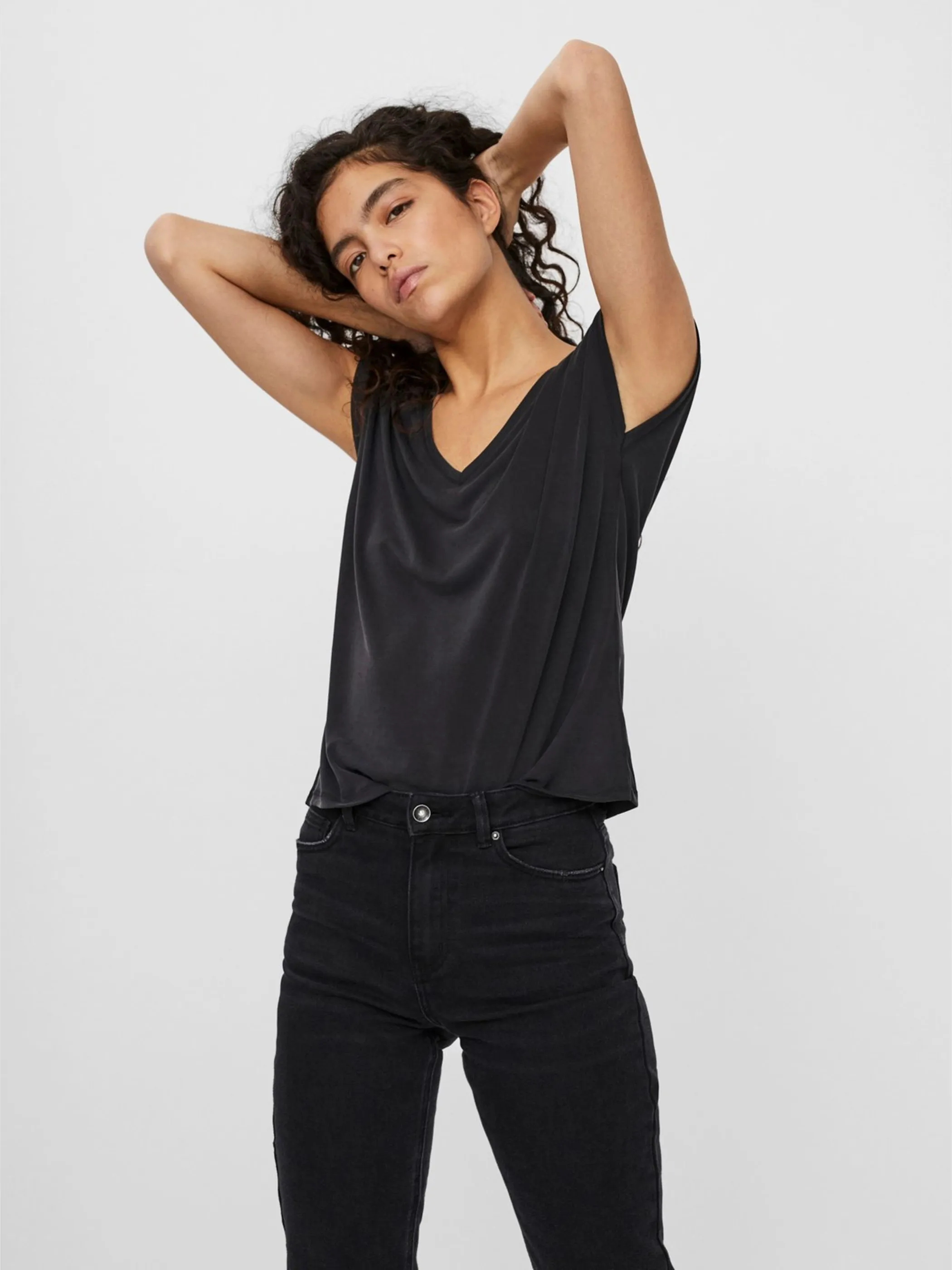 Vero Moda 10247666 VMFILLI SS V-NECK TEE Schwarz 852231 177868 2 Vero Moda 10247666 VMFILLI SS V-NECK TEE Schwarz 852231 177868 2