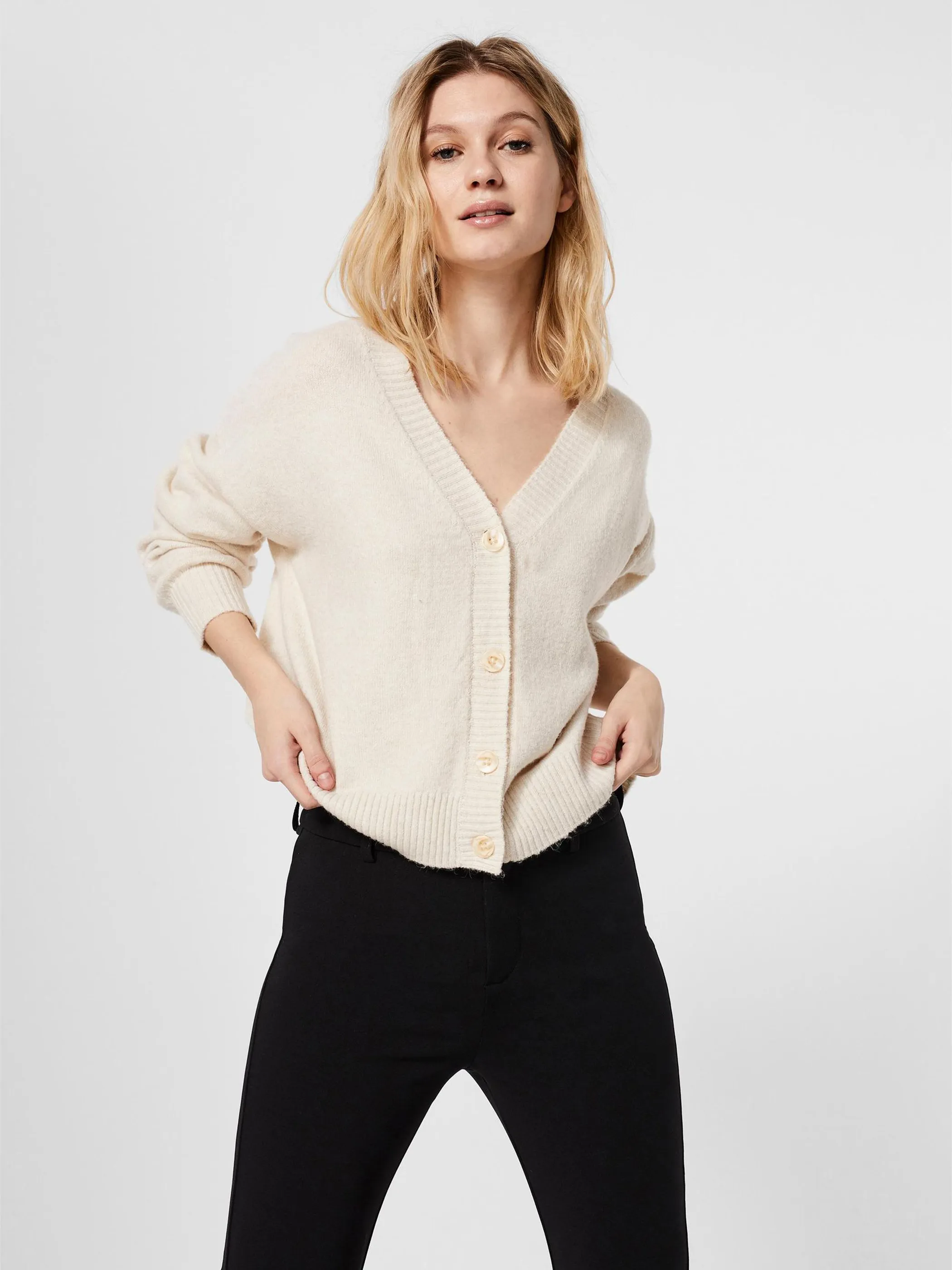 Vero Moda 10249936 VMDOFFY LS V-NECK BUT Weiß 854395 222913001 4 Vero Moda 10249936 VMDOFFY LS V-NECK BUT Weiß 854395 222913001 4