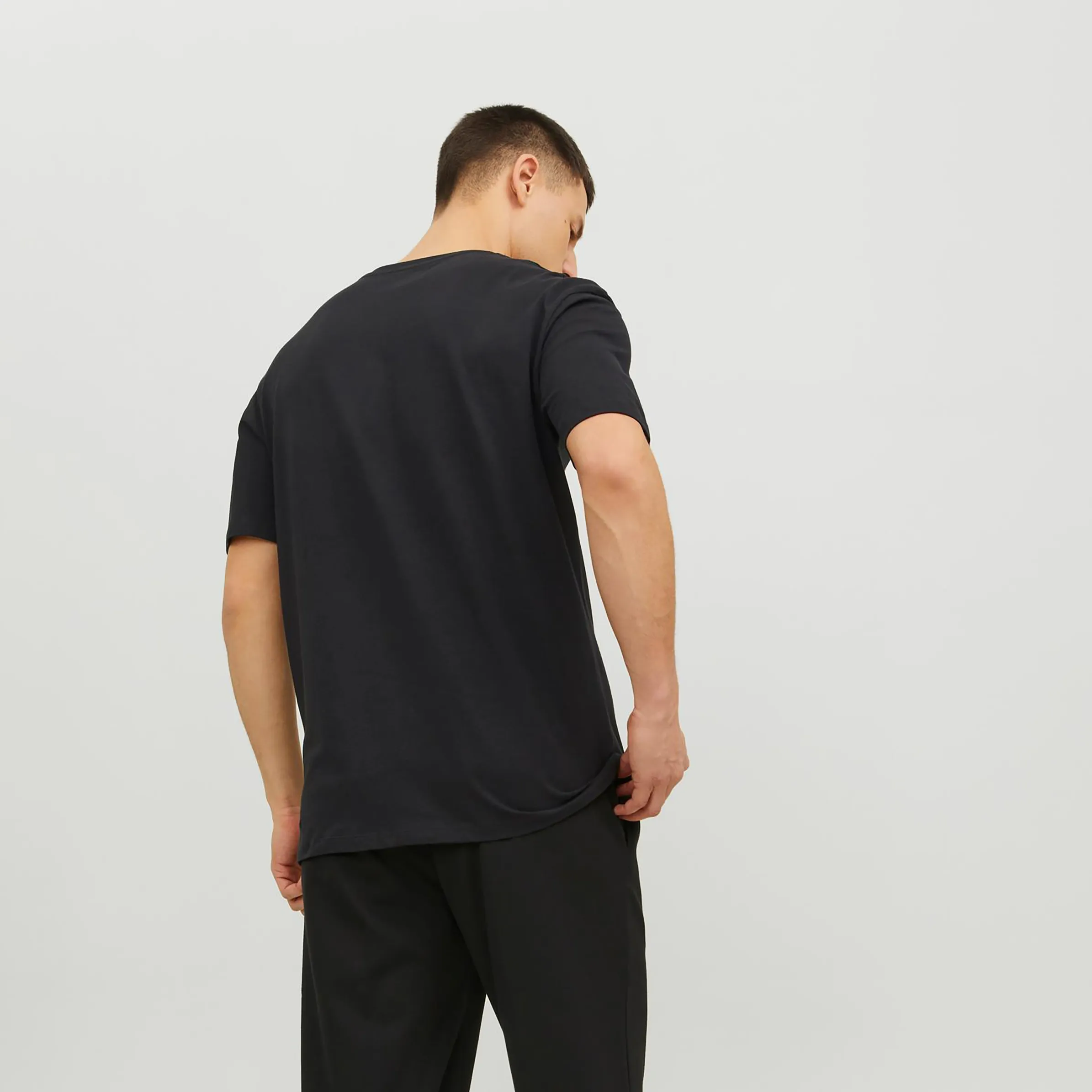 Jack Jones 12236514 JJEJOSH TEE SS CREW N Schwarz 878867 178012 2 Jack Jones 12236514 JJEJOSH TEE SS CREW N Schwarz 878867 178012 2