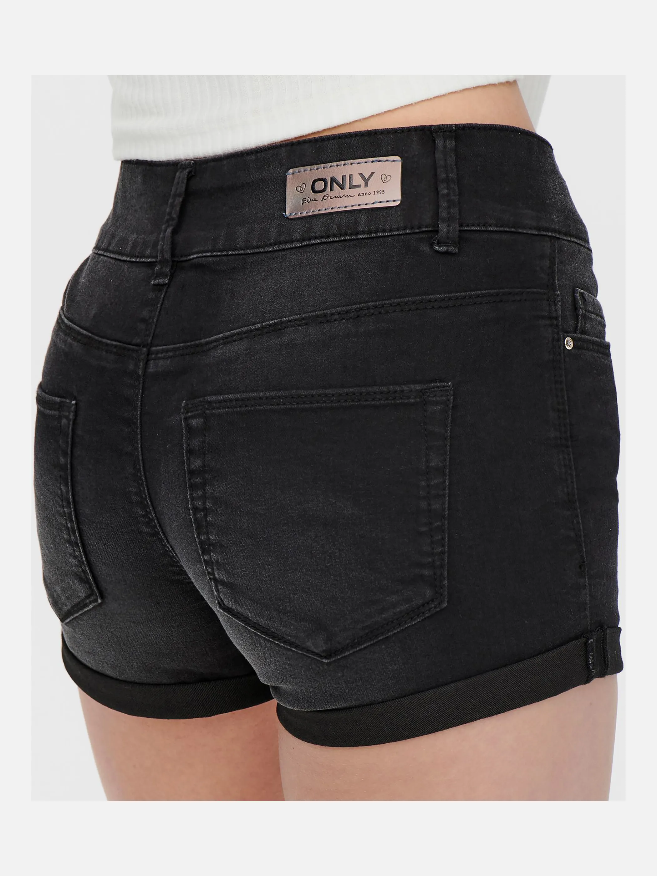 Only 15243798 ONLCARMEN REG SHORTS Schwarz 863250 177911 4