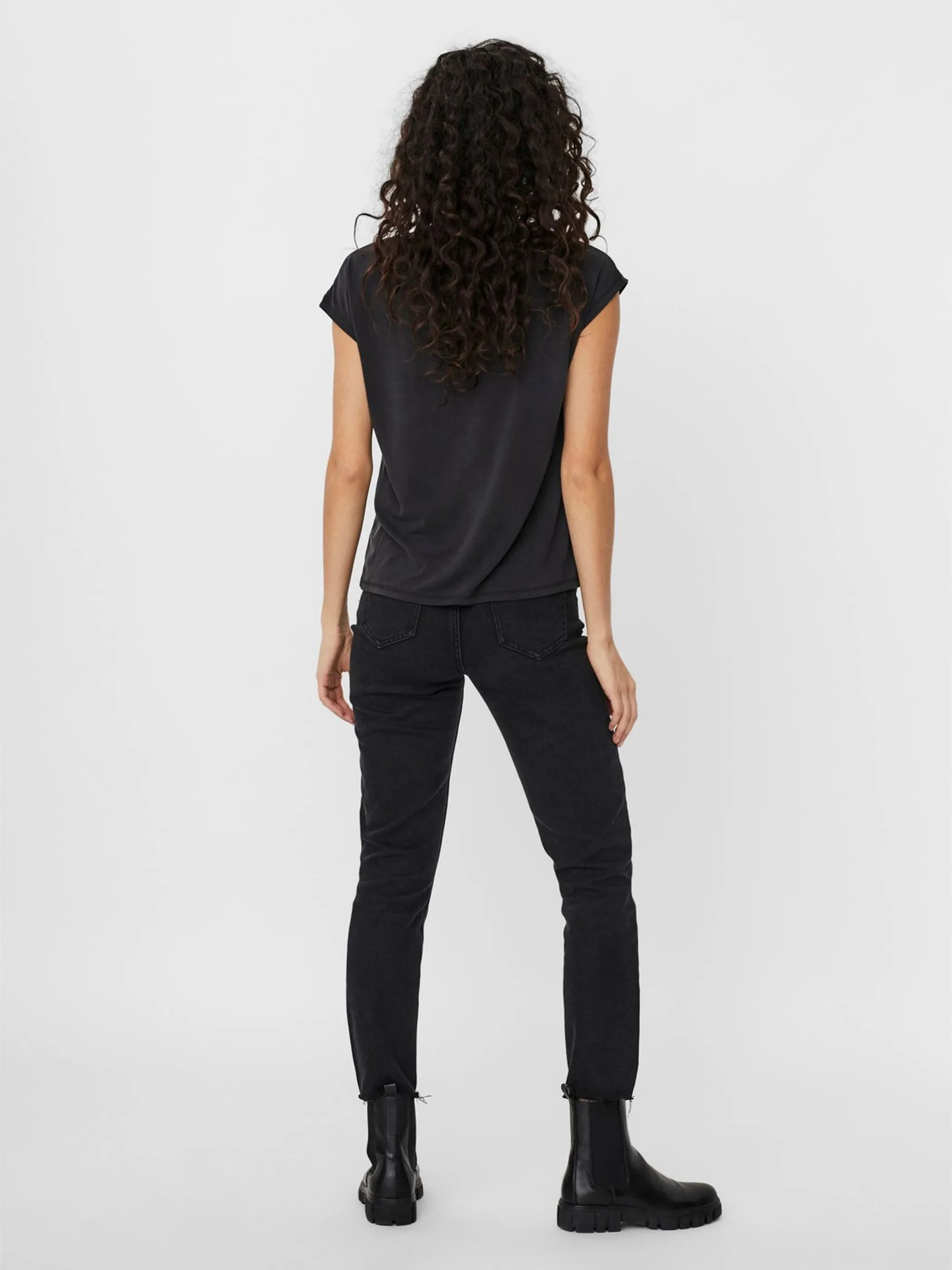 Vero Moda 10247666 VMFILLI SS V-NECK TEE Schwarz 852231 177868 3 Vero Moda 10247666 VMFILLI SS V-NECK TEE Schwarz 852231 177868 3
